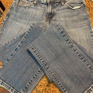 Levi’s Mid Rise Skinny Denim Jean